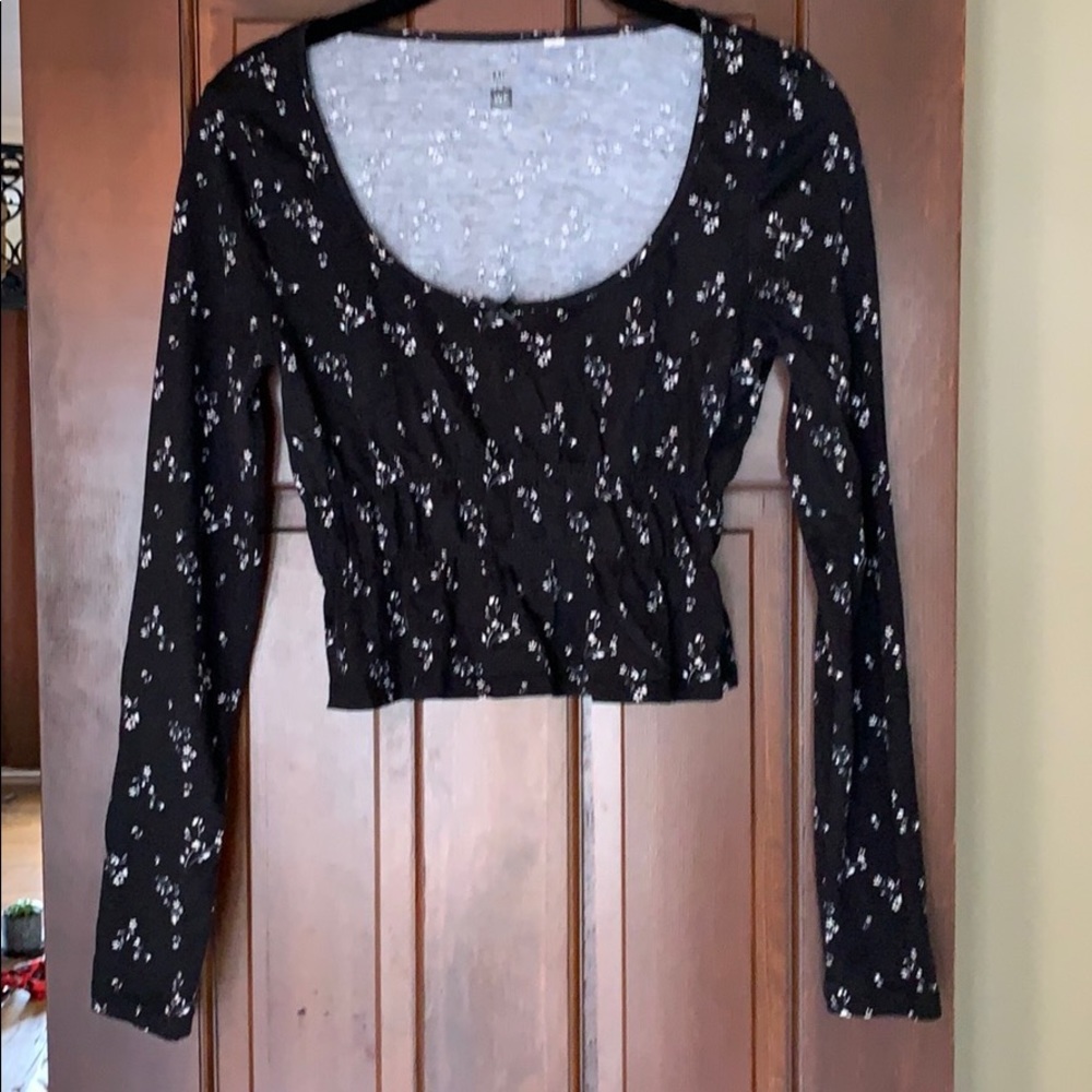 Me to We gathered long sleeve knit shirt